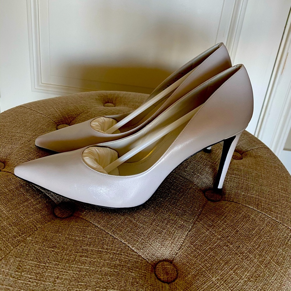 White House Black Market winter white pumps size 10